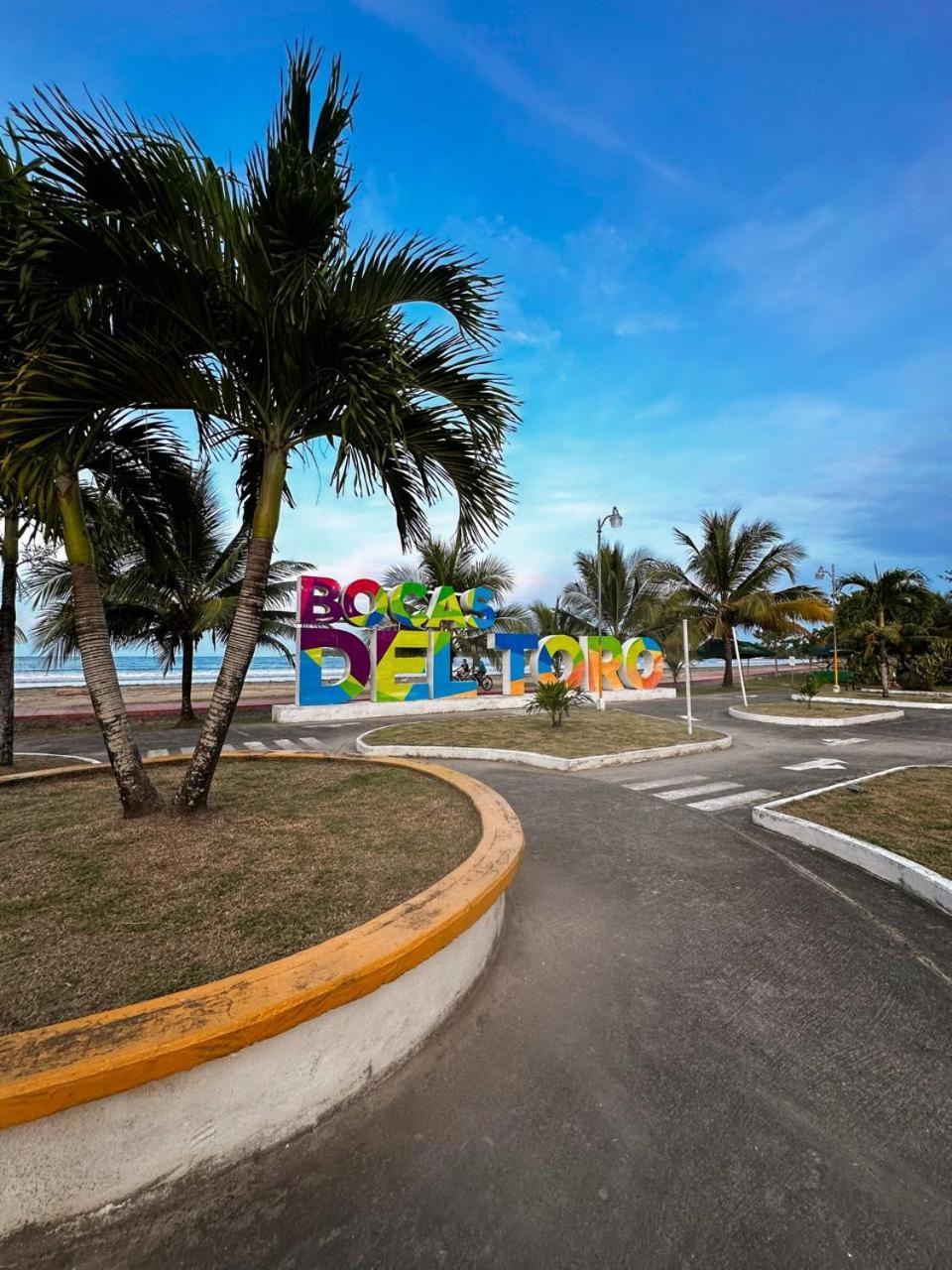 La Y Surf Camp Hotel Bocas Town Exterior photo